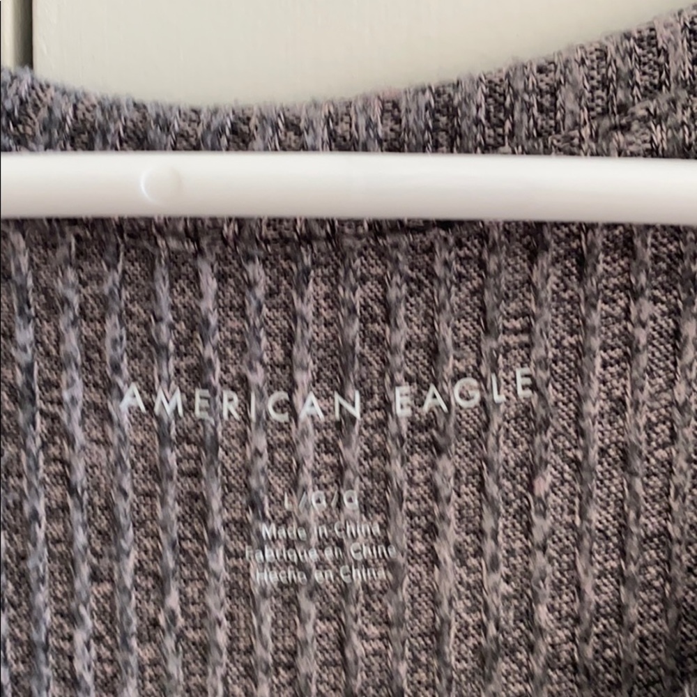 American eagle long sleeve! MAKE AN OFFER - Picture 3 of 4